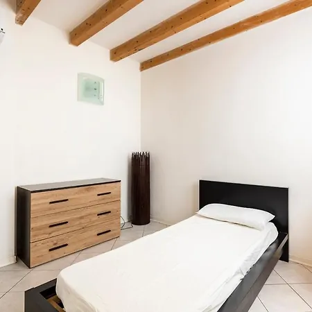Large With 2 Bedrooms In The Historic Center Lejlighed *