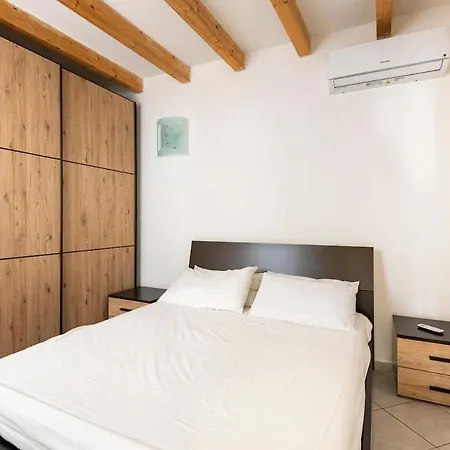Large With 2 Bedrooms In The Historic Center *