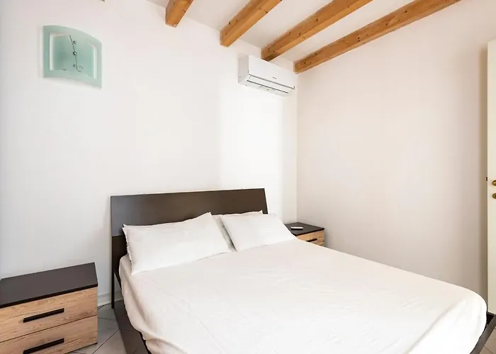 Large With 2 Bedrooms In The Historic Center *