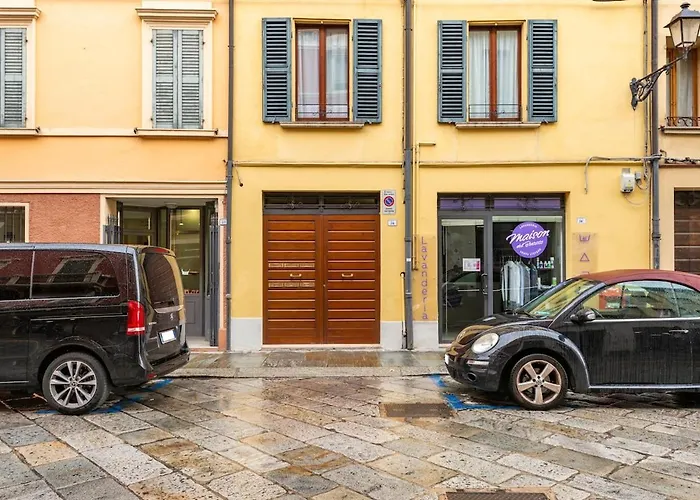 شقة Large With 2 Bedrooms In The Historic Center ريجّو إيميليا