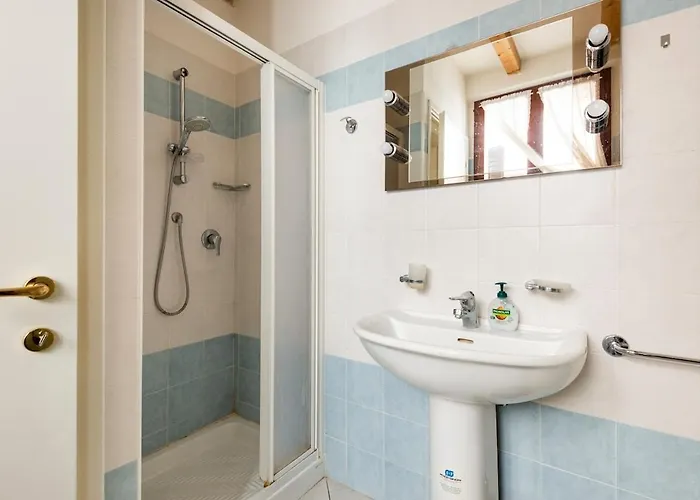 Large With 2 Bedrooms In The Historic Center شقة *