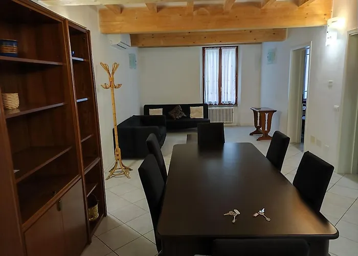 Large With 2 Bedrooms In The Historic Center شقة ريجّو إيميليا