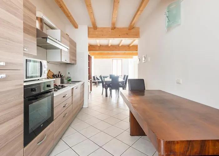 Large With 2 Bedrooms In The Historic Center شقة ريجّو إيميليا