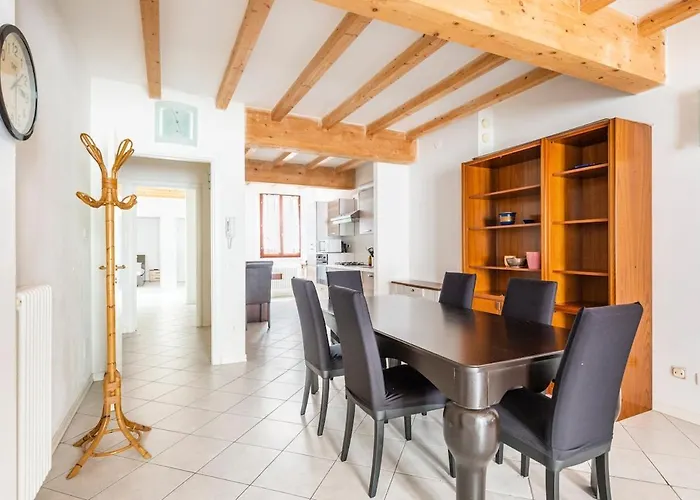 شقة Large With 2 Bedrooms In The Historic Center